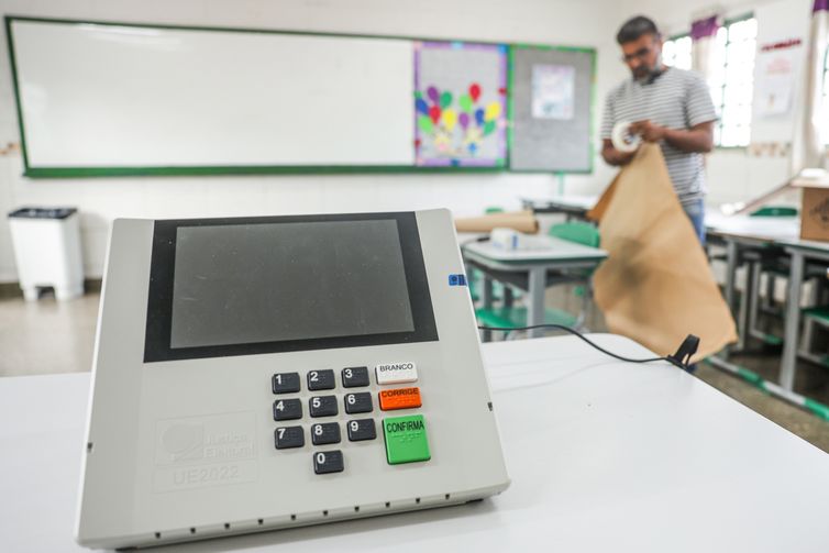 TRE-SP substitui 52 urnas eletrônicas com problemas durante segundo turno