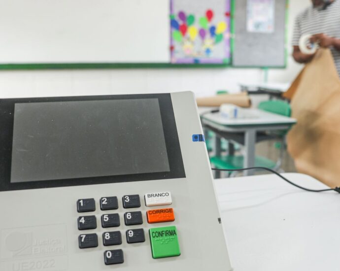 TRE-SP substitui 52 urnas eletrônicas com problemas durante segundo turno