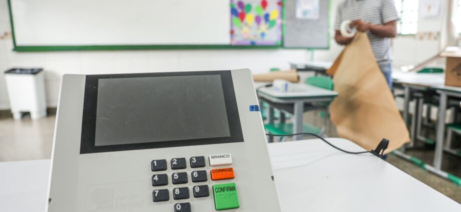 TRE-SP substitui 52 urnas eletrônicas com problemas durante segundo turno