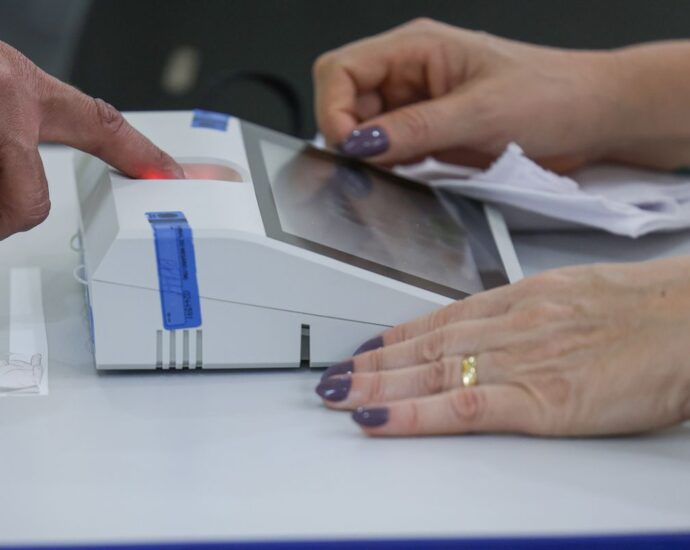 Urnas fecham no Distrito Federal antes de informação sobre prorrogação até as 19h