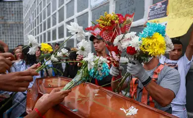 Rio de Janeiro (RJ), 31/10/2025 – Sepultamento de Ravel Rios uma das vitimas da operação contenção, no cemitério de cemitério de Inhaúma. Foto: Joédson Alves/Agência Brasil