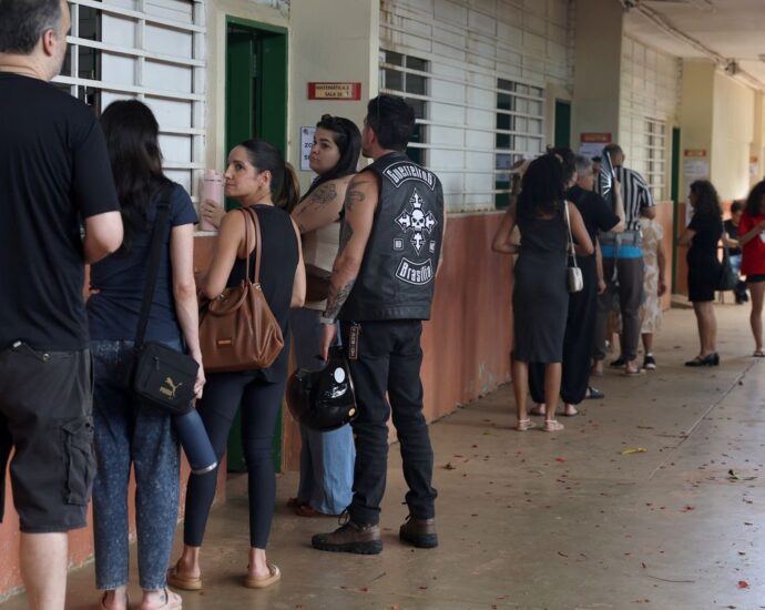 Estudantes relatam agressões e ameaças motivadas por disputa política nas escolas