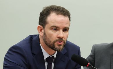 Brasília – DF – 12/05/2026 – Reunião da Comissão Especial da Câmara sobre o Fim da Escala 6x1 para debater os impactos econômicos da redução da escala de trabalho, sem redução de salário. Participou ministro da Fazenda, Dario Durigan. Foto Lula Marques/Agência Brasil