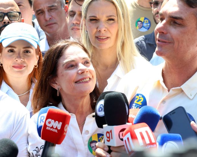 Flávio Bolsonaro Promete Manter Programas Sociais e Combater o Crime Organizado