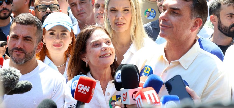 Flávio Bolsonaro Promete Manter Programas Sociais e Combater o Crime Organizado