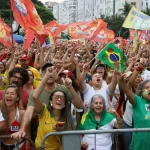 Ato em Defesa da Democracia e de Lula Reúne Multidões em Copacabana