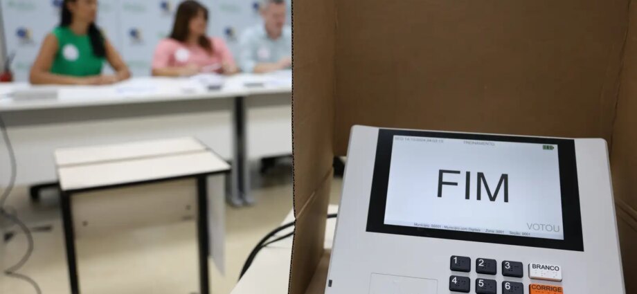Direitos de idosos e pessoas com deficiência para votar: veja as garantias