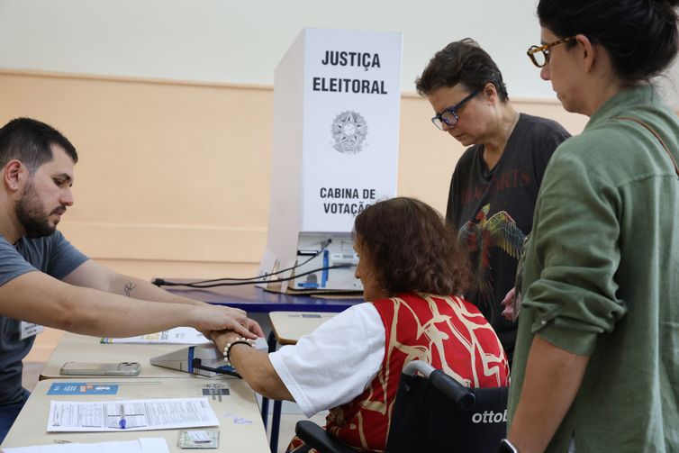 Eleitores com 70 anos ou mais aumentam participação em 43% no primeiro turno de 2026