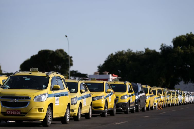 Governo autoriza contrato de até R$ 30 bilhões para financiar veículos de motoristas de aplicativos