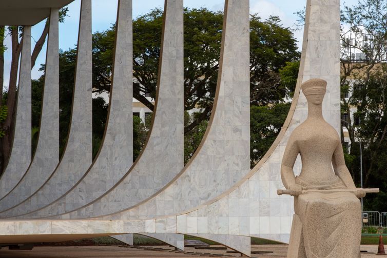 Moraes determina bloqueio de até R$ 6 bilhões do advogado Willer Tomaz