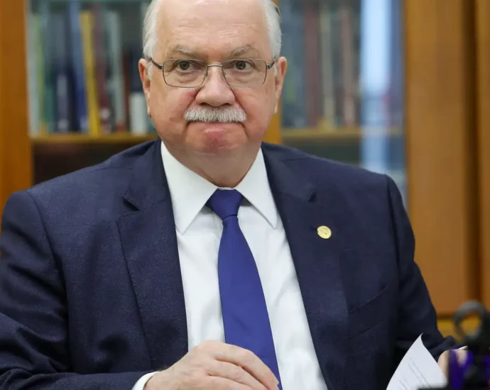 Ministro Fachin se Reúne com a Polícia Federal para Discussão sobre o Caso Master
