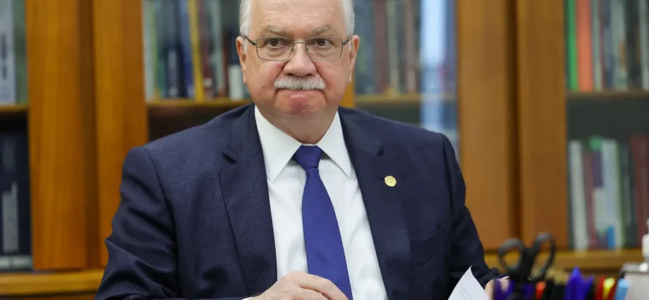 Ministro Fachin se Reúne com a Polícia Federal para Discussão sobre o Caso Master