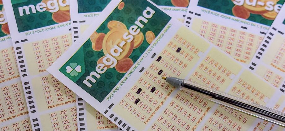 Mega-Sena acumula, e prêmio chega a R$ 200 milhões; confira os números