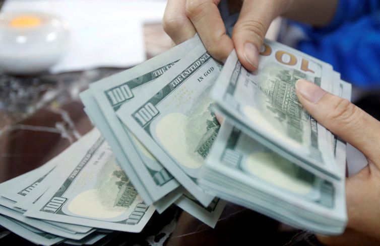 Dólar Fecha em Alta e Bolsa Tem Dia de Cautela