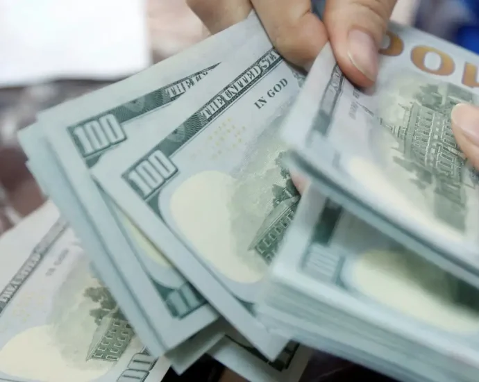 Dólar Fecha em Alta e Bolsa Tem Dia de Cautela