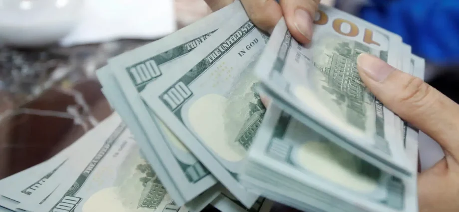 Dólar Fecha em Alta e Bolsa Tem Dia de Cautela