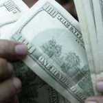 Dólar cai para R$ 4,98 e Ibovespa atinge novo recorde