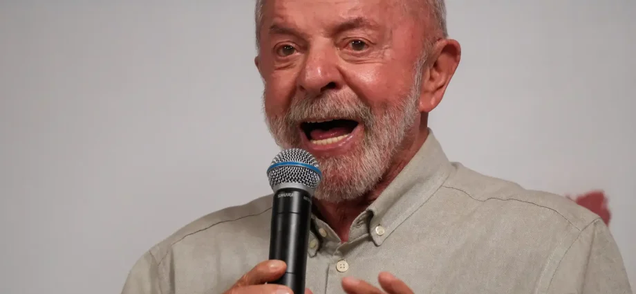 Lula Anuncia Programa de Apoio Financeiro para Estudantes Universitários em Caso de Reeleição