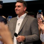 Flávio Bolsonaro Recebe Apoio de Partidos e Defende Mudanças na Constituição