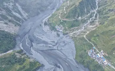 Imagens de drone mostram áreas afetadas por enchentes do rio Budhi Gandaki 11 de outubro de 2026 Divulgação via REUTERS