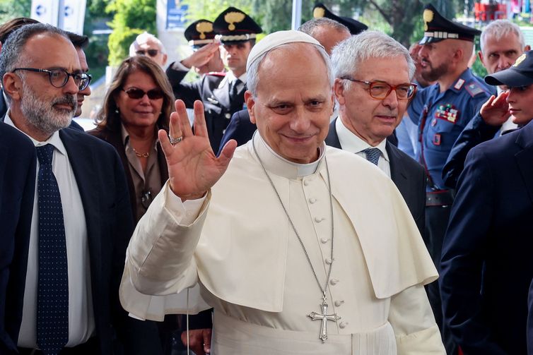 Cirurgia do Papa Leão é Bem-Sucedida, Afirma Vaticano
