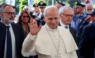 Papa Leão chega ao Hospital Gemelli antes da cirurgia para remoção de um nódulo pulmonar, em Roma 13 de outubro de 2026 REUTERS/Ciro de Luca