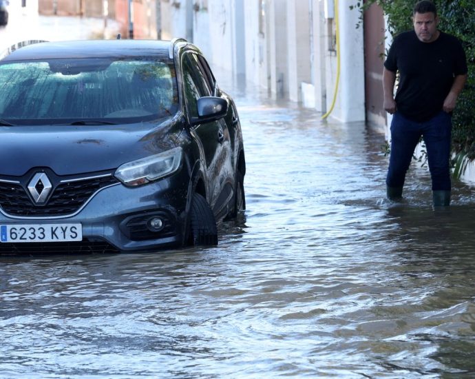 Tempestade Adam deixa pelo menos cinco mortos e provoca inundações na Espanha