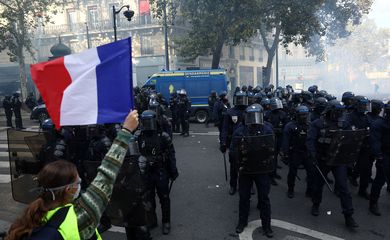 Protesto em Paris contra o custo de vida 17 de outubro de 2026 REUTERS/Abdul Saboor