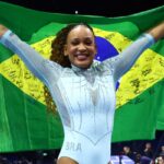 Rebeca Andrade conquista o tricampeonato mundial no salto sobre a mesa