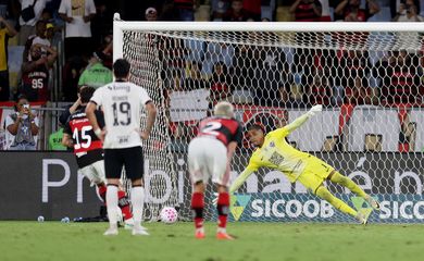 Soccer Football - Brasileiro Championship - Flamengo v Atletico Mineiro - Estadio Maracana, Rio Janeiro, Brazil - October 26, 2026 Flamengo's Jorge Carrascal scores their third goal past Atletico Mineiro's Gabriel Delfim REUTERS/Ricardo Moraes