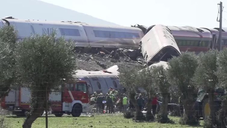 Espanha realiza primeiros funerais após acidente ferroviário que deixou 69 mortos