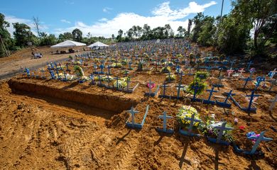 Manaus (AM) - Especial 3 anos de pandemia, Impactos da pandemia. Vista do cemitério de Tarumã na cidade de Manaus com várias covas de vitimas do covid-19. Foto: Alex Pazuello/Semcom/Prefeitura de Manaus