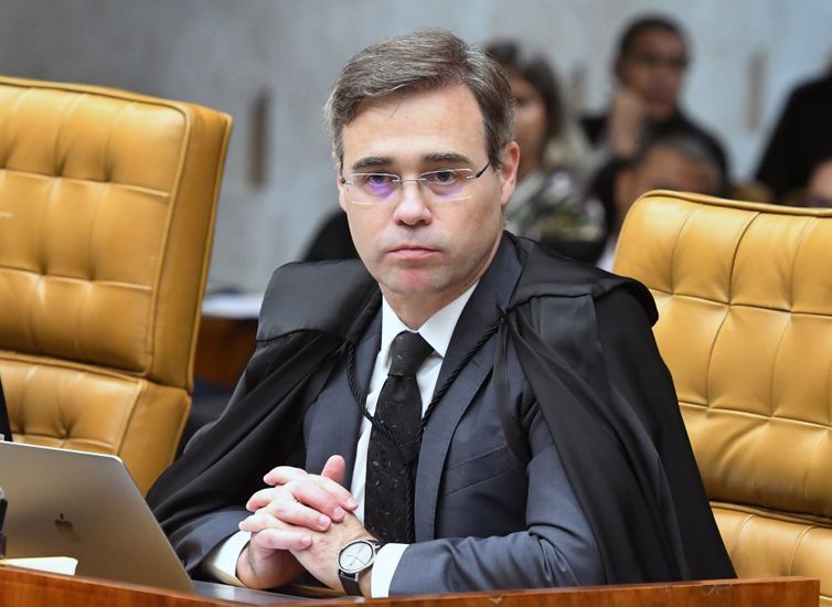 Mendonça reitera que Lula e Flávio podem divulgar sigilos por iniciativa própria