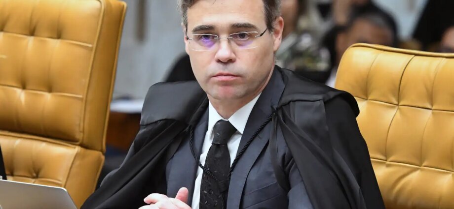 Mendonça reitera que Lula e Flávio podem divulgar sigilos por iniciativa própria