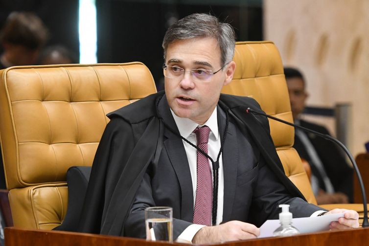 Ministro do TSE Ordena Remoção de Vídeo de Deputados Críticos a Flávio Bolsonaro