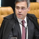 Ministro do TSE Ordena Remoção de Vídeo de Deputados Críticos a Flávio Bolsonaro