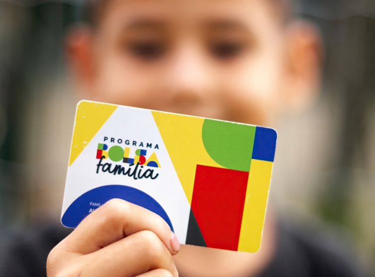 Impactos dos Cortes em Auxílios Sociais nas Economias do Interior do Brasil