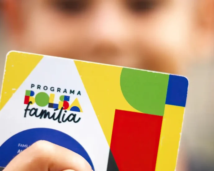 Impactos dos Cortes em Auxílios Sociais nas Economias do Interior do Brasil