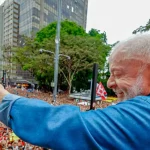 Ato pela Reeleição de Lula Mobiliza Multidões na Avenida Paulista