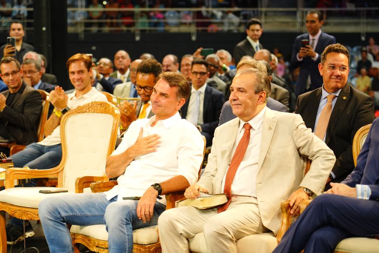 Flávio Bolsonaro Realiza Encontro com Prefeitos e Vereadores em São Paulo