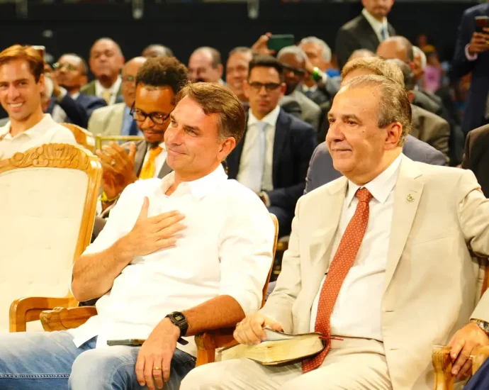 Flávio Bolsonaro Realiza Encontro com Prefeitos e Vereadores em São Paulo
