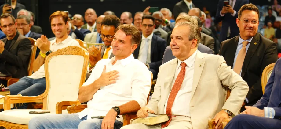 Flávio Bolsonaro Realiza Encontro com Prefeitos e Vereadores em São Paulo