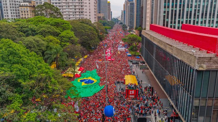 Campanha de Lula Aciona TSE por Desinformação em Redes Sociais