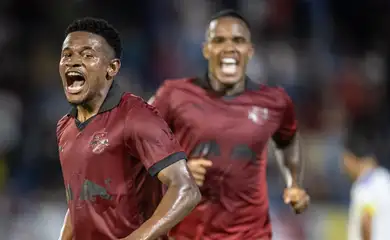 13-10-2026 - Vitória do Bragantino sobre o Cruzeiro fecha a rodada do Brasileiro . Eric Ramires (7) comemora o quarto gol da equipe com Gustavo Marques (16) . Foto: Ari Ferreira/Red Bull Bragantino