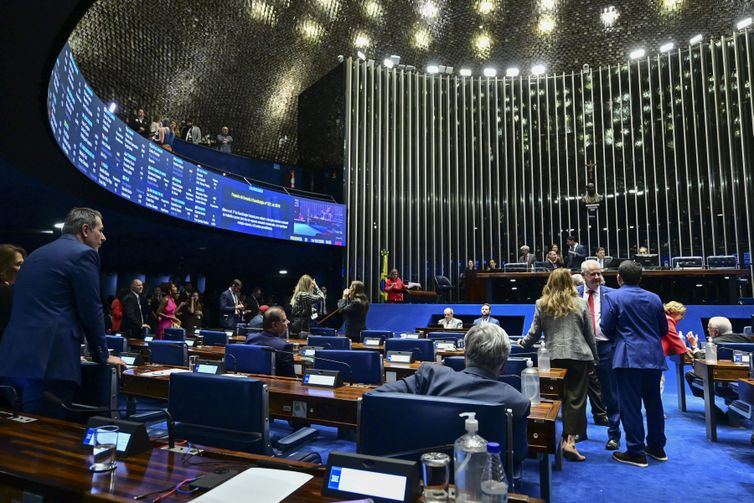 Senado Aprova Fim da Escala 6x1 e Redução da Jornada de Trabalho