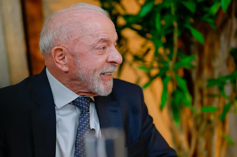 Lula anuncia entrega ao TSE de autorização para abertura de sigilos e desafia Flávio Bolsonaro