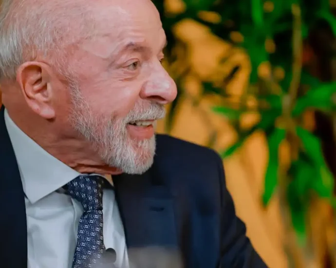 Lula anuncia entrega ao TSE de autorização para abertura de sigilos e desafia Flávio Bolsonaro