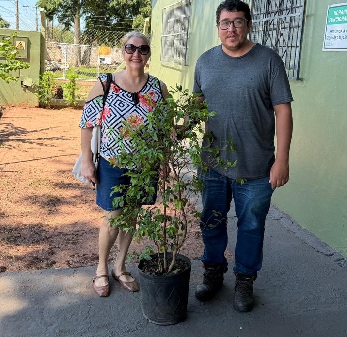 Noticia meio-ambiente-realiza-doacao-de-muda-frutifera-para-formacao-de-pomar-urbano