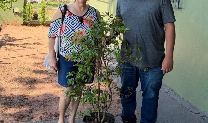 Doação de Muda Frutífera Promove Formação de Pomar Urbano em Andradina
