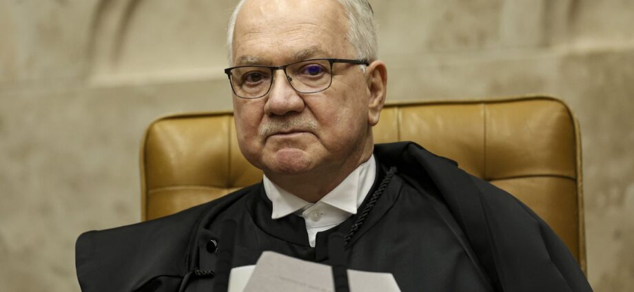 Fachin devolve a Mendonça relatoria das investigações sobre descontos ilegais do INSS